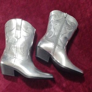 NWOT Silver Metallic Western Boots